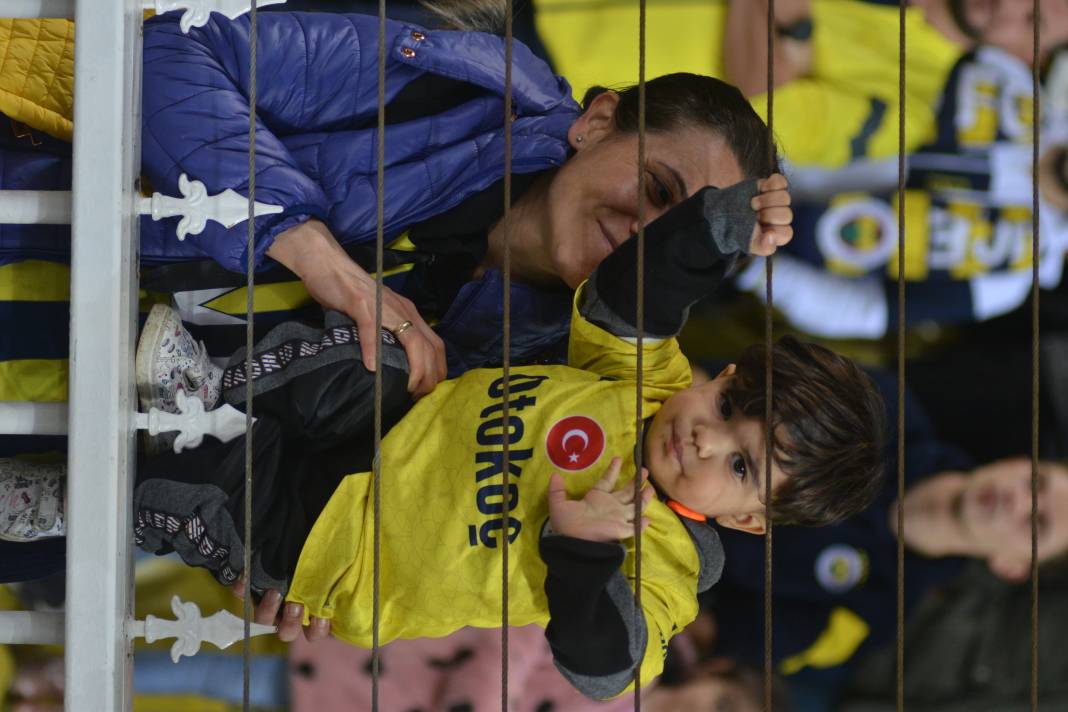 Kadıköy'de Fener alayı. Muhteşem maçın muhteşem fotoğrafları. Kadıköy sallandı 61