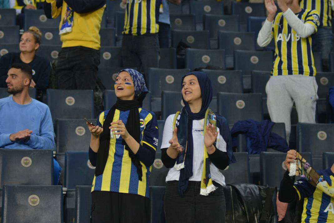 Kadıköy'de Fener alayı. Muhteşem maçın muhteşem fotoğrafları. Kadıköy sallandı 59