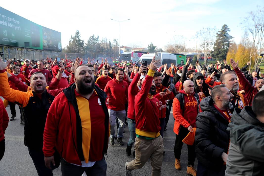 Fenerbahçe ve Galatasaray taraftarı şehitlerimizi unutmadı! Derbinin hiç bir yerde olmayan fotoğrafları 55
