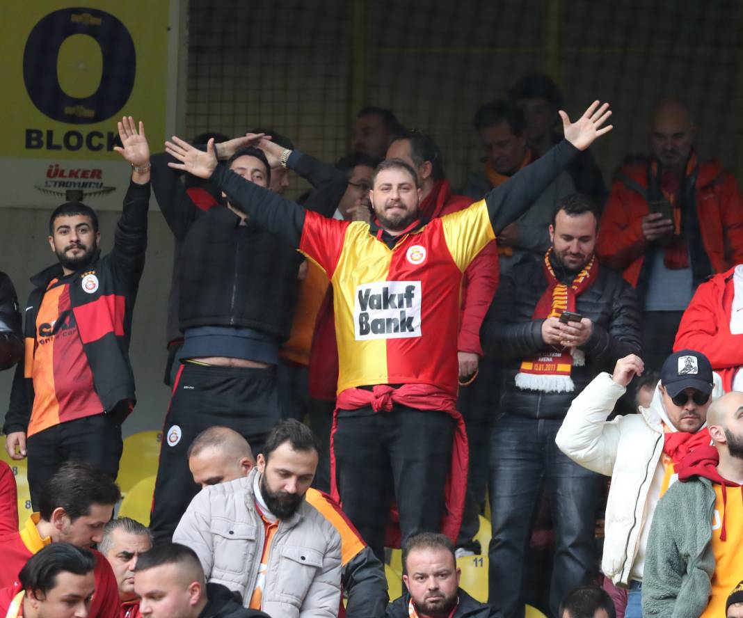 Fenerbahçe ve Galatasaray taraftarı şehitlerimizi unutmadı! Derbinin hiç bir yerde olmayan fotoğrafları 48