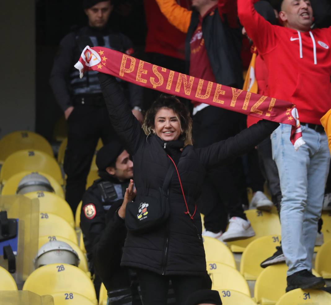 Fenerbahçe ve Galatasaray taraftarı şehitlerimizi unutmadı! Derbinin hiç bir yerde olmayan fotoğrafları 46