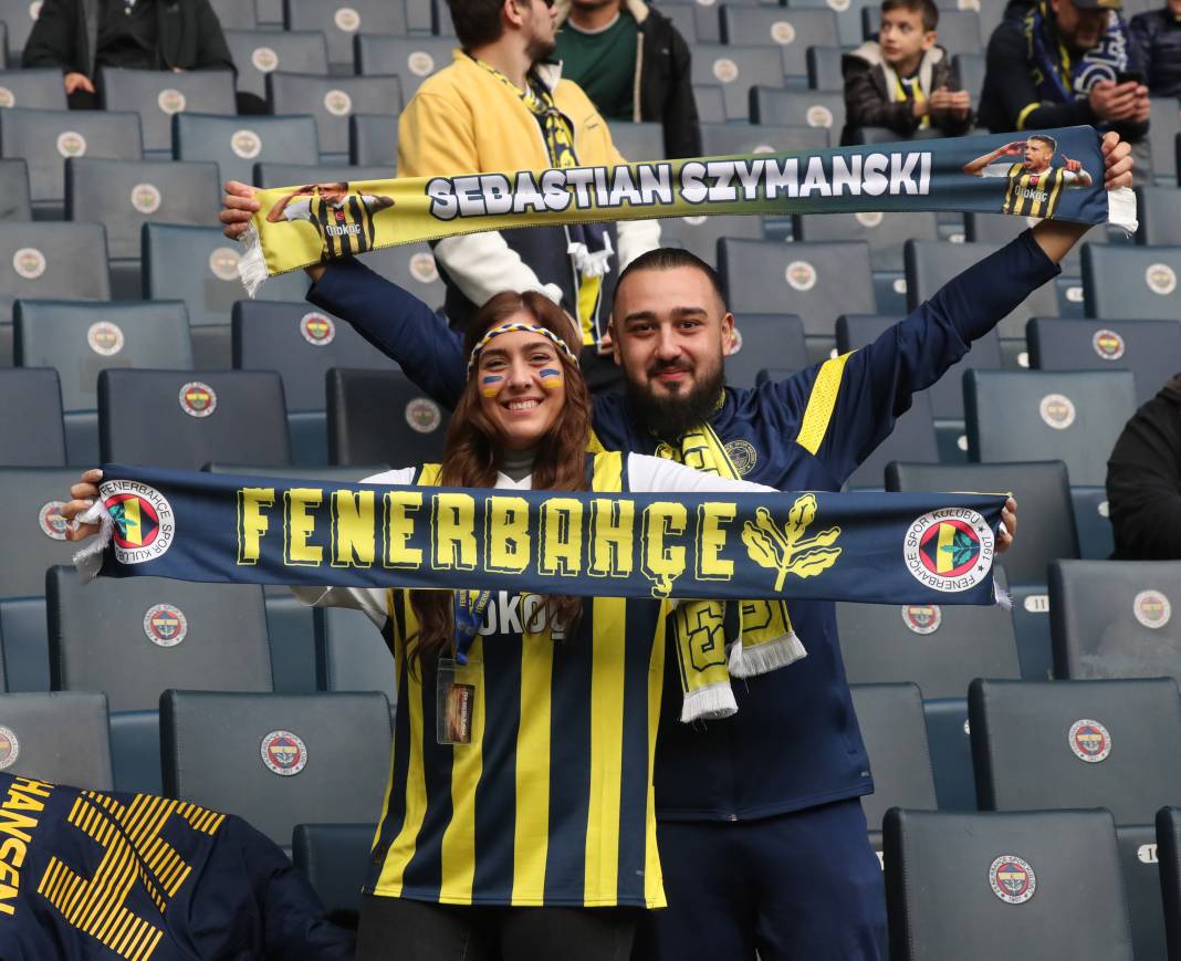 Fenerbahçe ve Galatasaray taraftarı şehitlerimizi unutmadı! Derbinin hiç bir yerde olmayan fotoğrafları 42
