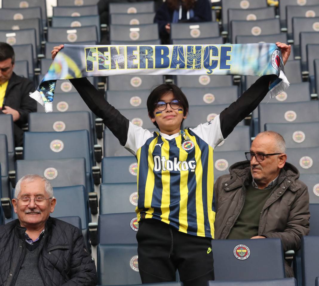Fenerbahçe ve Galatasaray taraftarı şehitlerimizi unutmadı! Derbinin hiç bir yerde olmayan fotoğrafları 40
