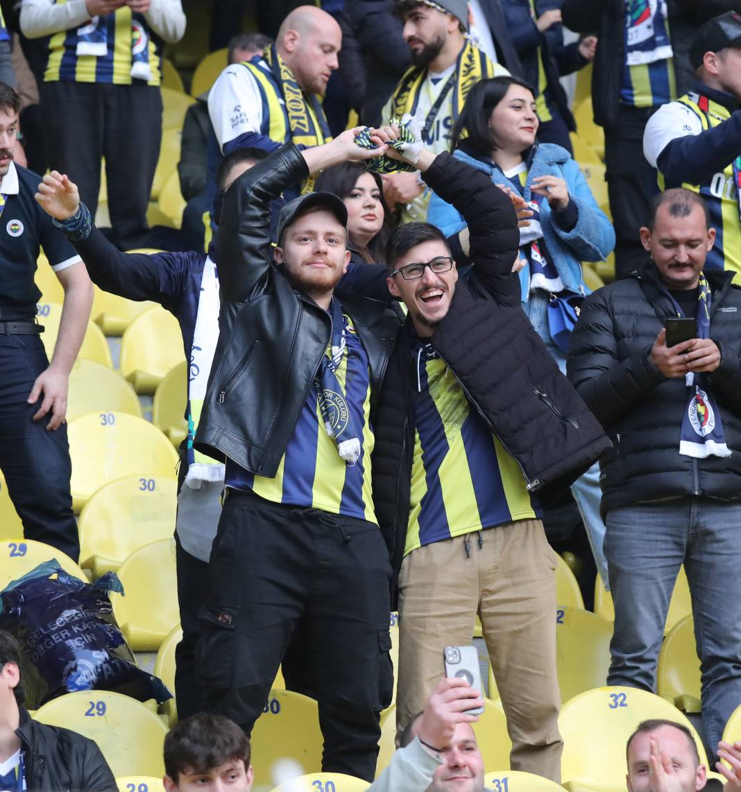 Fenerbahçe ve Galatasaray taraftarı şehitlerimizi unutmadı! Derbinin hiç bir yerde olmayan fotoğrafları 34
