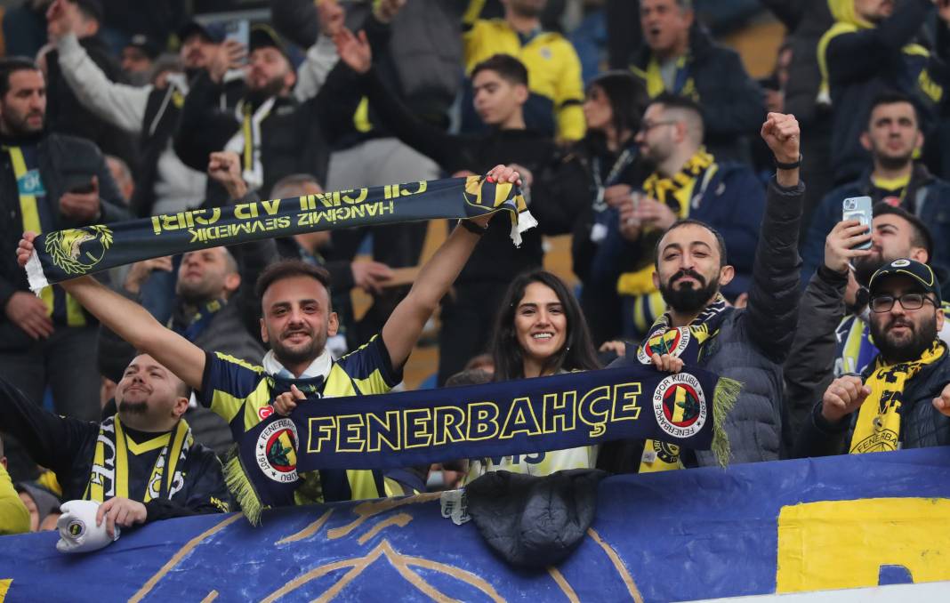 Fenerbahçe ve Galatasaray taraftarı şehitlerimizi unutmadı! Derbinin hiç bir yerde olmayan fotoğrafları 37
