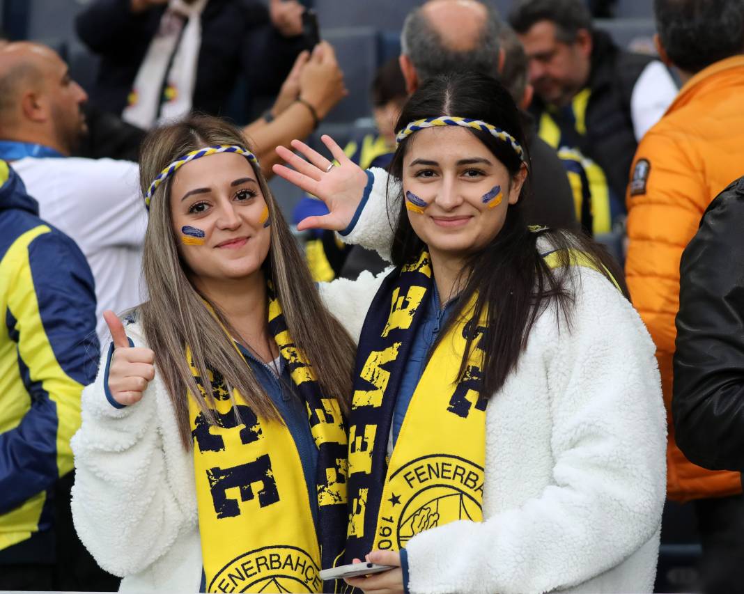Fenerbahçe ve Galatasaray taraftarı şehitlerimizi unutmadı! Derbinin hiç bir yerde olmayan fotoğrafları 31