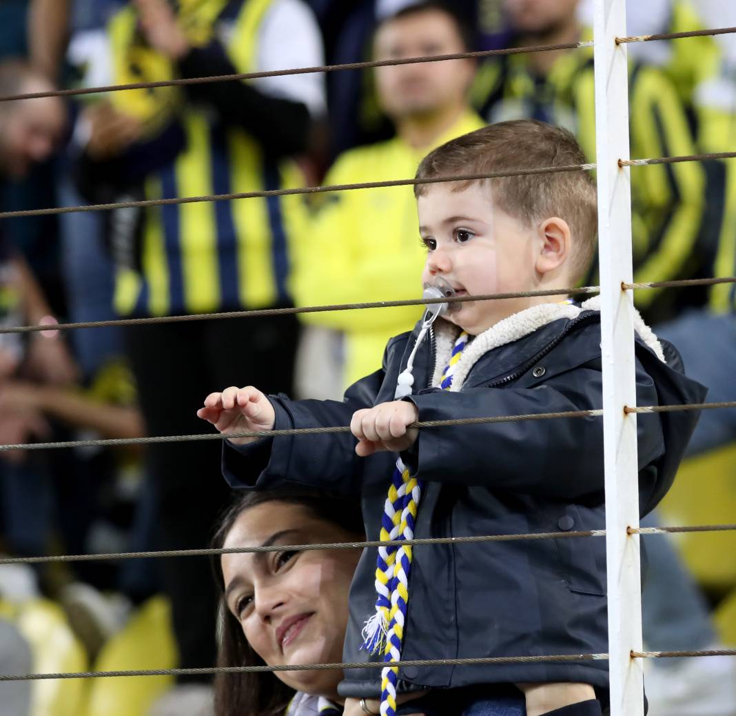 Fenerbahçe ve Galatasaray taraftarı şehitlerimizi unutmadı! Derbinin hiç bir yerde olmayan fotoğrafları 22
