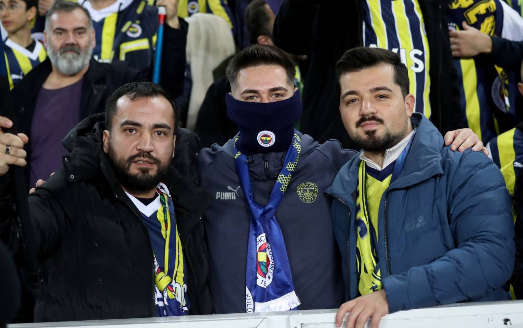 Fenerbahçe ve Galatasaray taraftarı şehitlerimizi unutmadı! Derbinin hiç bir yerde olmayan fotoğrafları 13