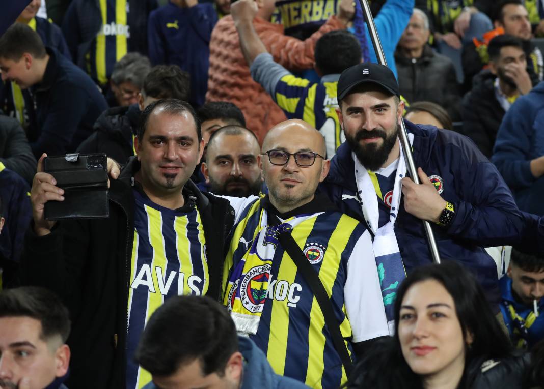 Fenerbahçe ve Galatasaray taraftarı şehitlerimizi unutmadı! Derbinin hiç bir yerde olmayan fotoğrafları 2