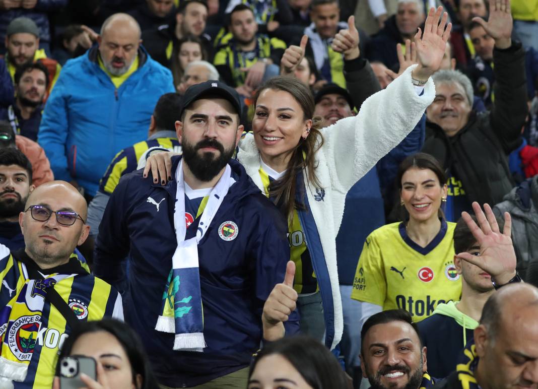 Fenerbahçe ve Galatasaray taraftarı şehitlerimizi unutmadı! Derbinin hiç bir yerde olmayan fotoğrafları 6