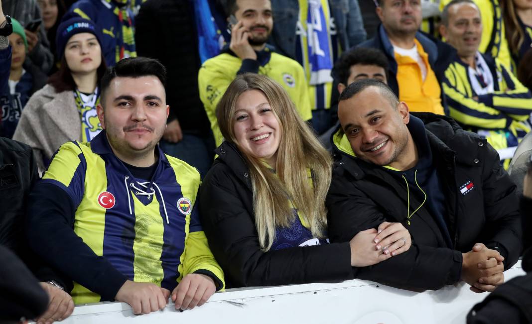 Fenerbahçe ve Galatasaray taraftarı şehitlerimizi unutmadı! Derbinin hiç bir yerde olmayan fotoğrafları 10