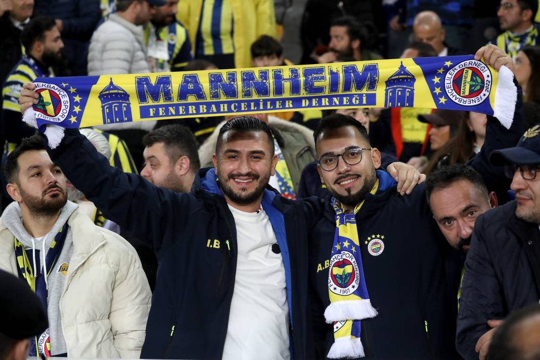 Fenerbahçe ve Galatasaray taraftarı şehitlerimizi unutmadı! Derbinin hiç bir yerde olmayan fotoğrafları 3