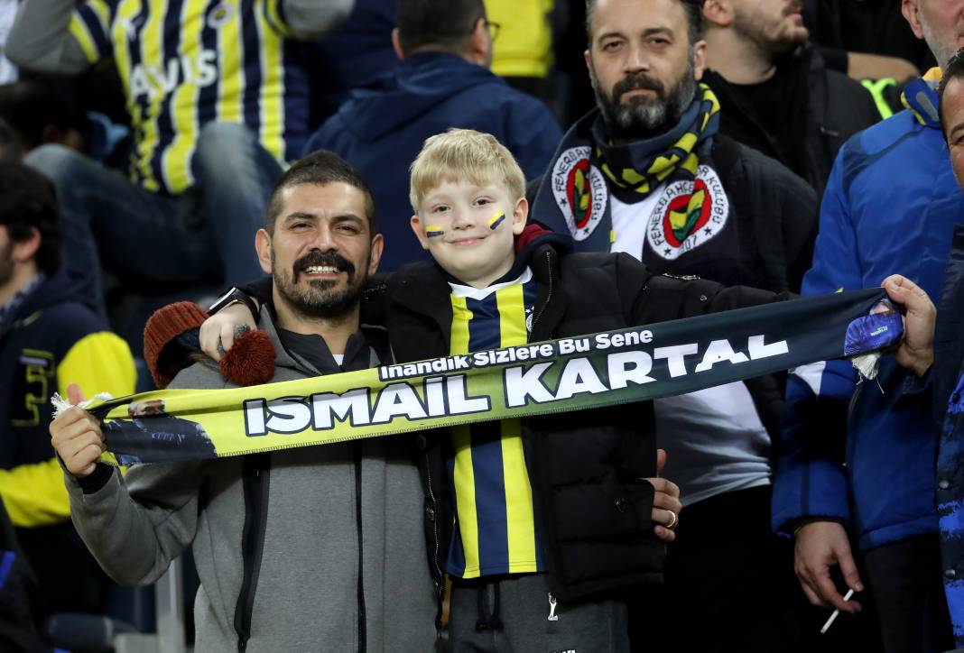 Fenerbahçe ve Galatasaray taraftarı şehitlerimizi unutmadı! Derbinin hiç bir yerde olmayan fotoğrafları 7