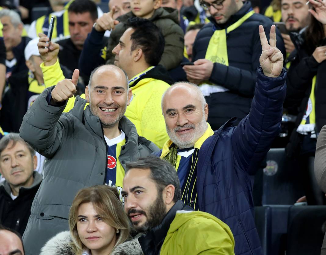 Fenerbahçe ve Galatasaray taraftarı şehitlerimizi unutmadı! Derbinin hiç bir yerde olmayan fotoğrafları 4