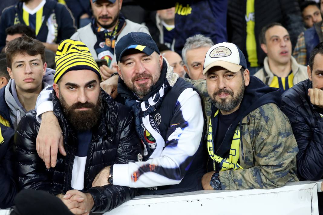 Fenerbahçe ve Galatasaray taraftarı şehitlerimizi unutmadı! Derbinin hiç bir yerde olmayan fotoğrafları 82