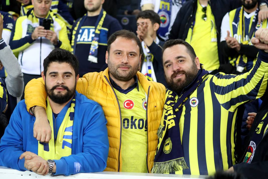 Fenerbahçe ve Galatasaray taraftarı şehitlerimizi unutmadı! Derbinin hiç bir yerde olmayan fotoğrafları 83