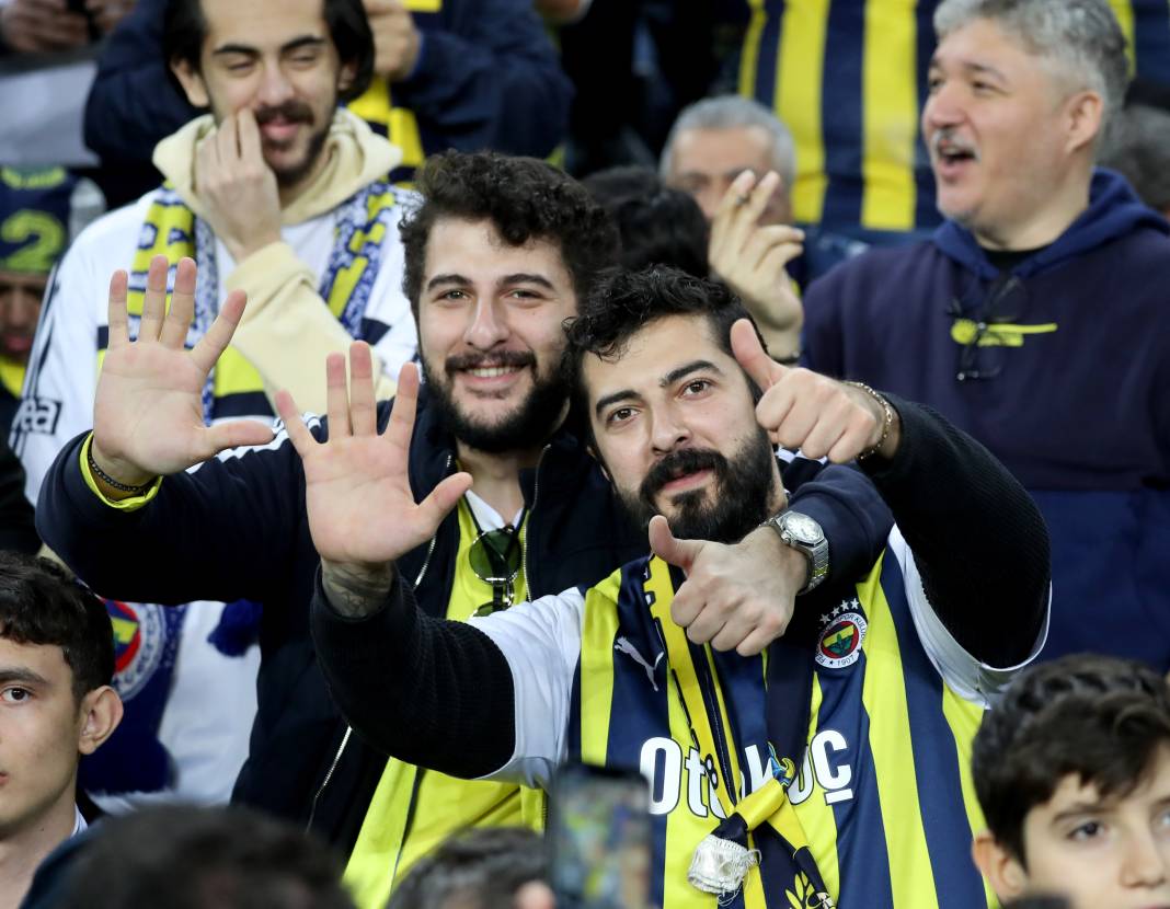 Fenerbahçe ve Galatasaray taraftarı şehitlerimizi unutmadı! Derbinin hiç bir yerde olmayan fotoğrafları 78
