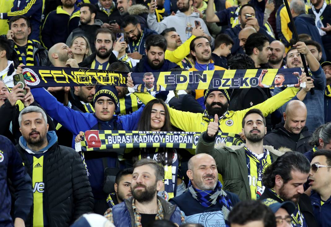 Fenerbahçe ve Galatasaray taraftarı şehitlerimizi unutmadı! Derbinin hiç bir yerde olmayan fotoğrafları 76