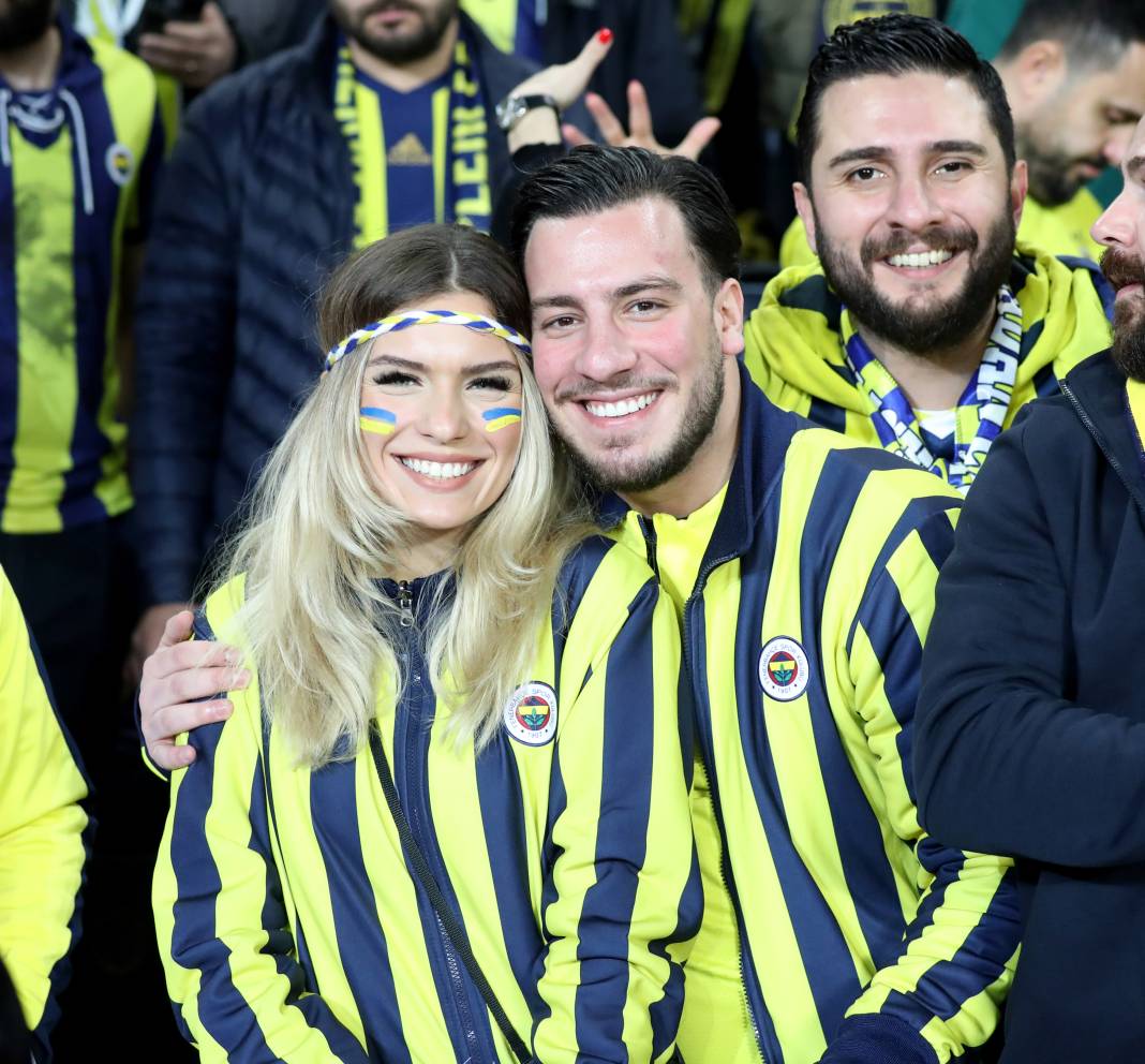 Fenerbahçe ve Galatasaray taraftarı şehitlerimizi unutmadı! Derbinin hiç bir yerde olmayan fotoğrafları 72