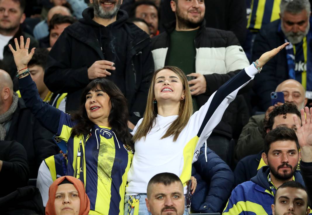 Fenerbahçe ve Galatasaray taraftarı şehitlerimizi unutmadı! Derbinin hiç bir yerde olmayan fotoğrafları 70