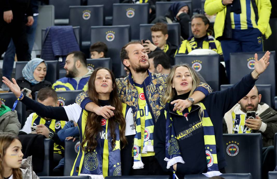 Fenerbahçe ve Galatasaray taraftarı şehitlerimizi unutmadı! Derbinin hiç bir yerde olmayan fotoğrafları 69
