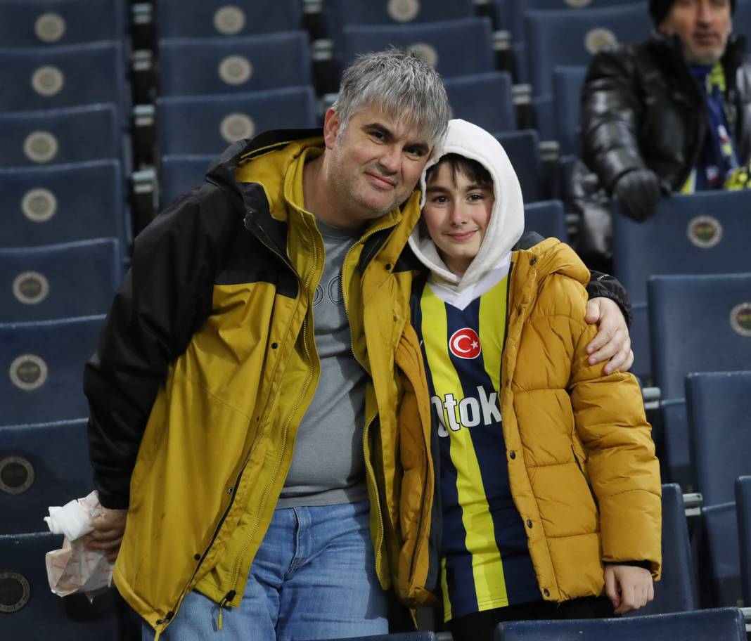 4 attı şampiyonluk şarkıları başladı. Fenerbahçe Sivasspor maçının müthiş fotoğrafları 47