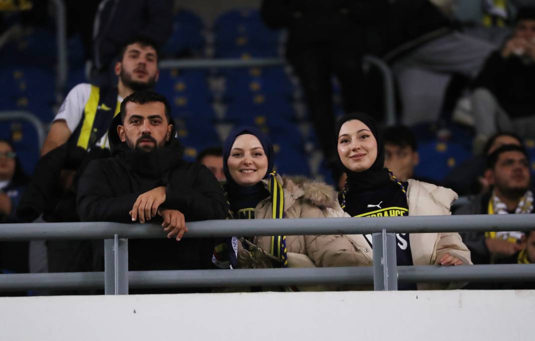 4 attı şampiyonluk şarkıları başladı. Fenerbahçe Sivasspor maçının müthiş fotoğrafları 50