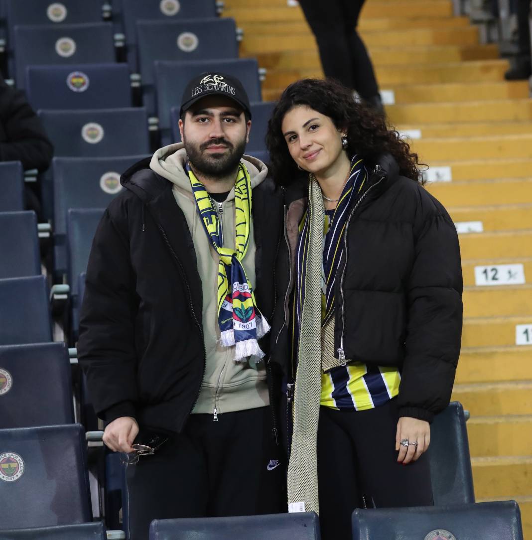 4 attı şampiyonluk şarkıları başladı. Fenerbahçe Sivasspor maçının müthiş fotoğrafları 51