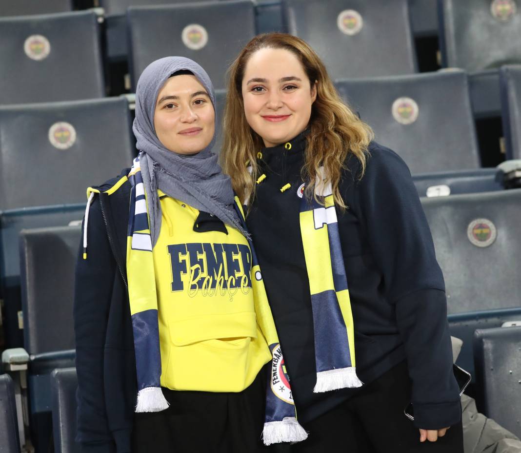 4 attı şampiyonluk şarkıları başladı. Fenerbahçe Sivasspor maçının müthiş fotoğrafları 48