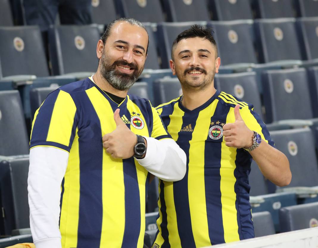 4 attı şampiyonluk şarkıları başladı. Fenerbahçe Sivasspor maçının müthiş fotoğrafları 45