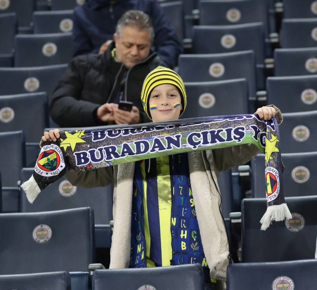4 attı şampiyonluk şarkıları başladı. Fenerbahçe Sivasspor maçının müthiş fotoğrafları 46