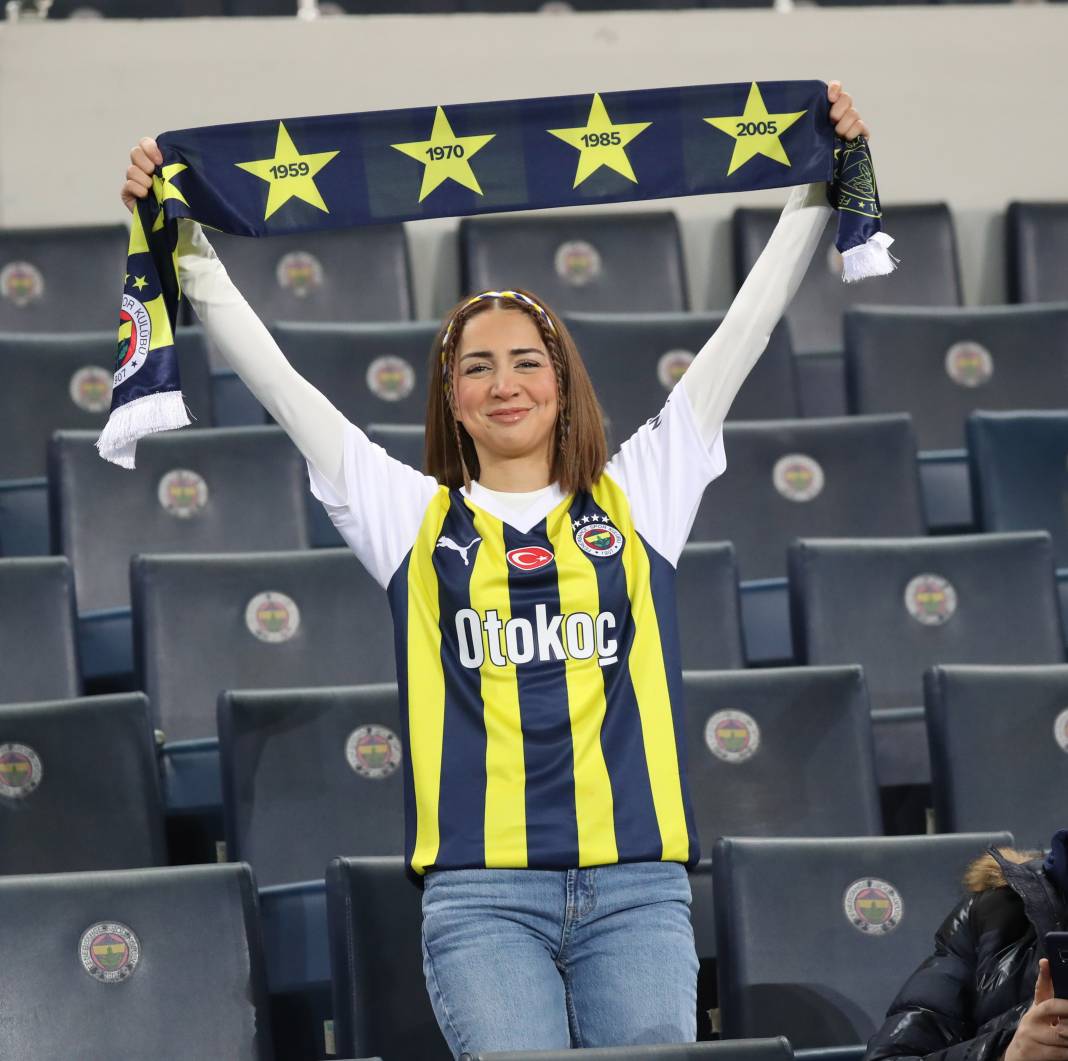 4 attı şampiyonluk şarkıları başladı. Fenerbahçe Sivasspor maçının müthiş fotoğrafları 44