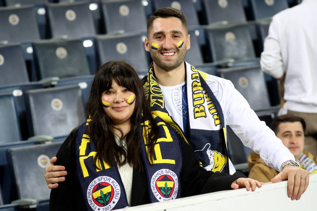 4 attı şampiyonluk şarkıları başladı. Fenerbahçe Sivasspor maçının müthiş fotoğrafları 34