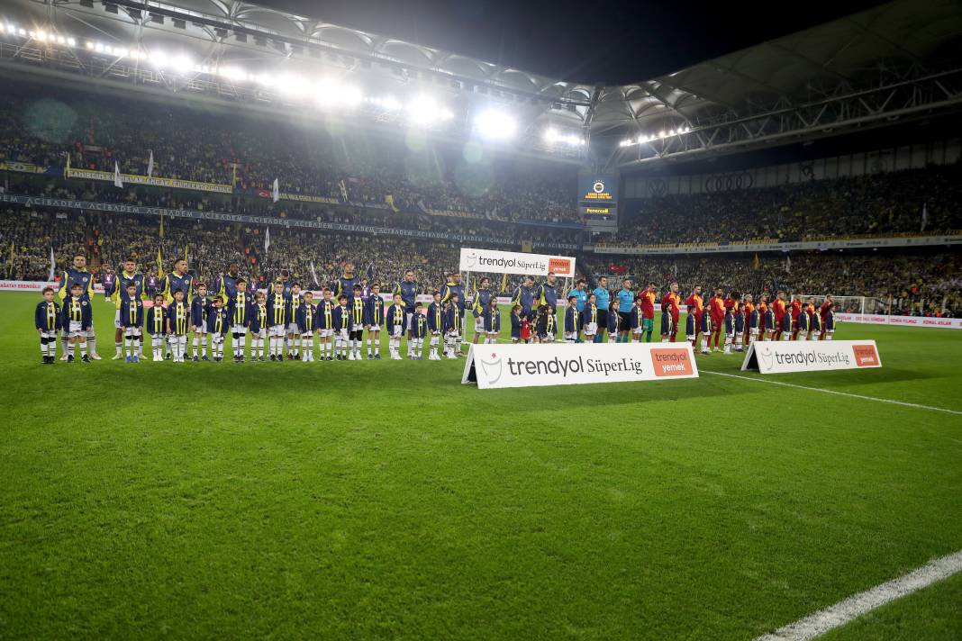 Fenerbahçe ve Galatasaray taraftarı şehitlerimizi unutmadı! Derbinin hiç bir yerde olmayan fotoğrafları 64