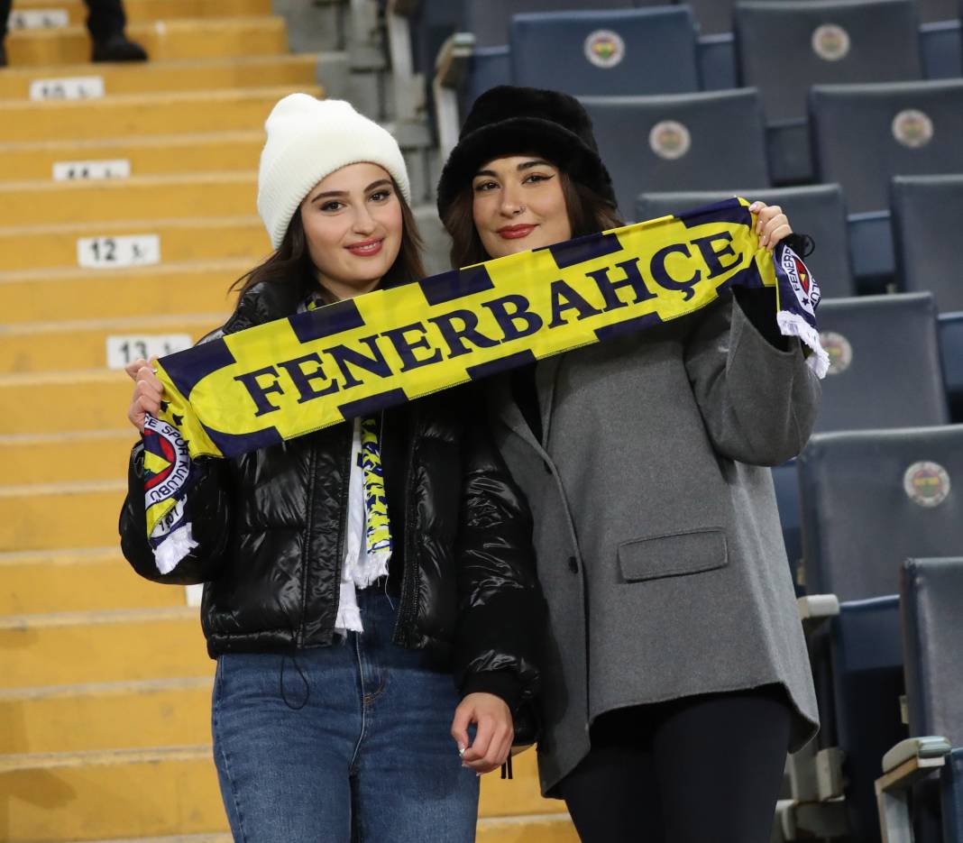 4 attı şampiyonluk şarkıları başladı. Fenerbahçe Sivasspor maçının müthiş fotoğrafları 36