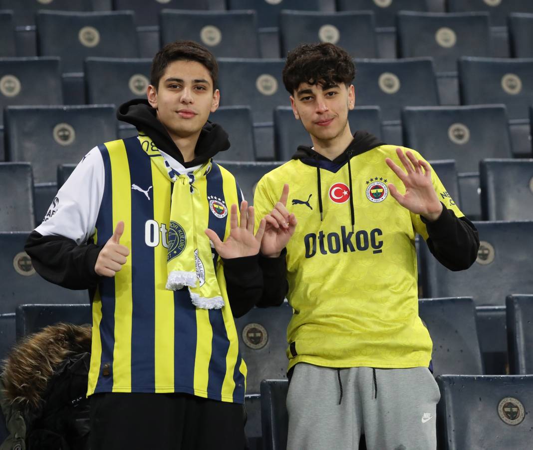 4 attı şampiyonluk şarkıları başladı. Fenerbahçe Sivasspor maçının müthiş fotoğrafları 30
