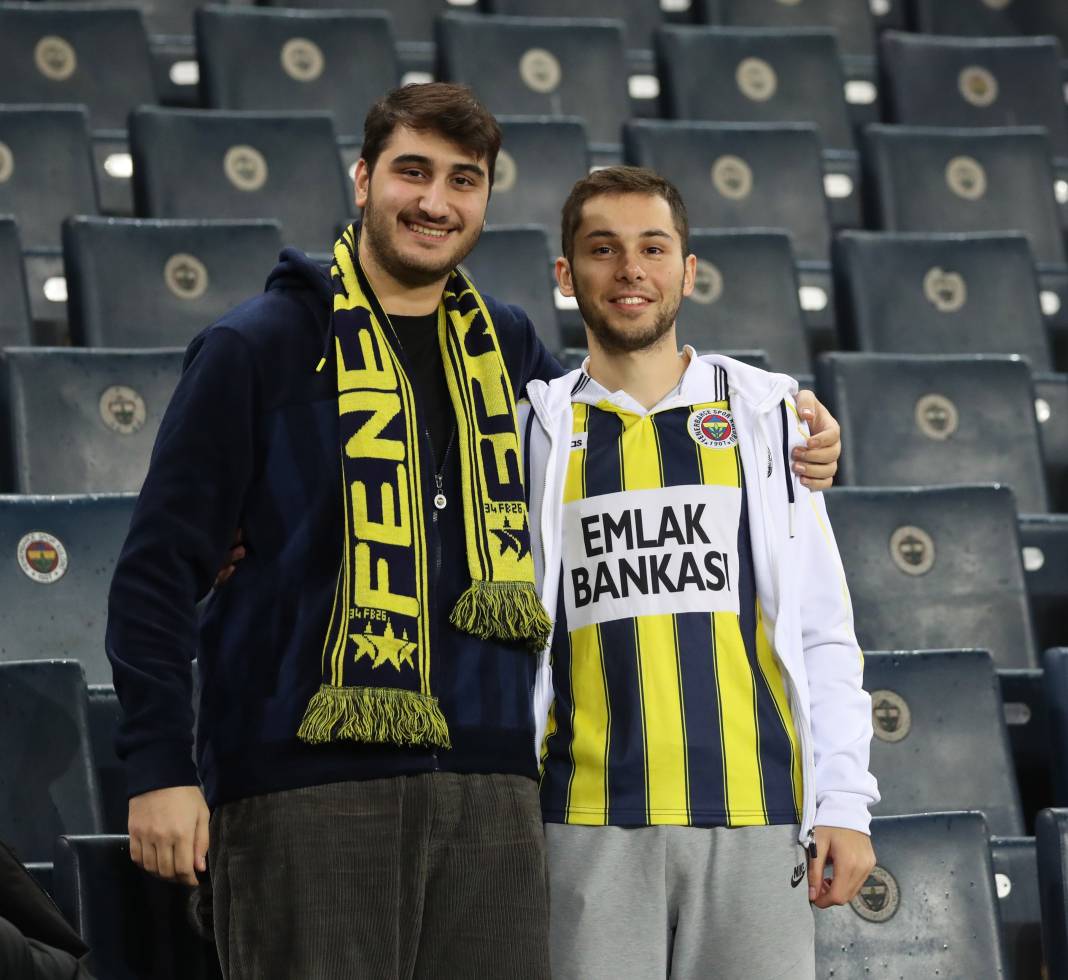 4 attı şampiyonluk şarkıları başladı. Fenerbahçe Sivasspor maçının müthiş fotoğrafları 29