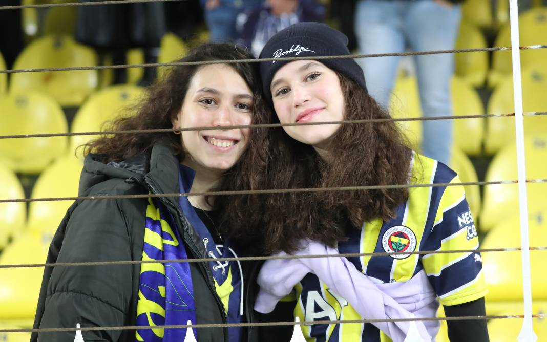 4 attı şampiyonluk şarkıları başladı. Fenerbahçe Sivasspor maçının müthiş fotoğrafları 26