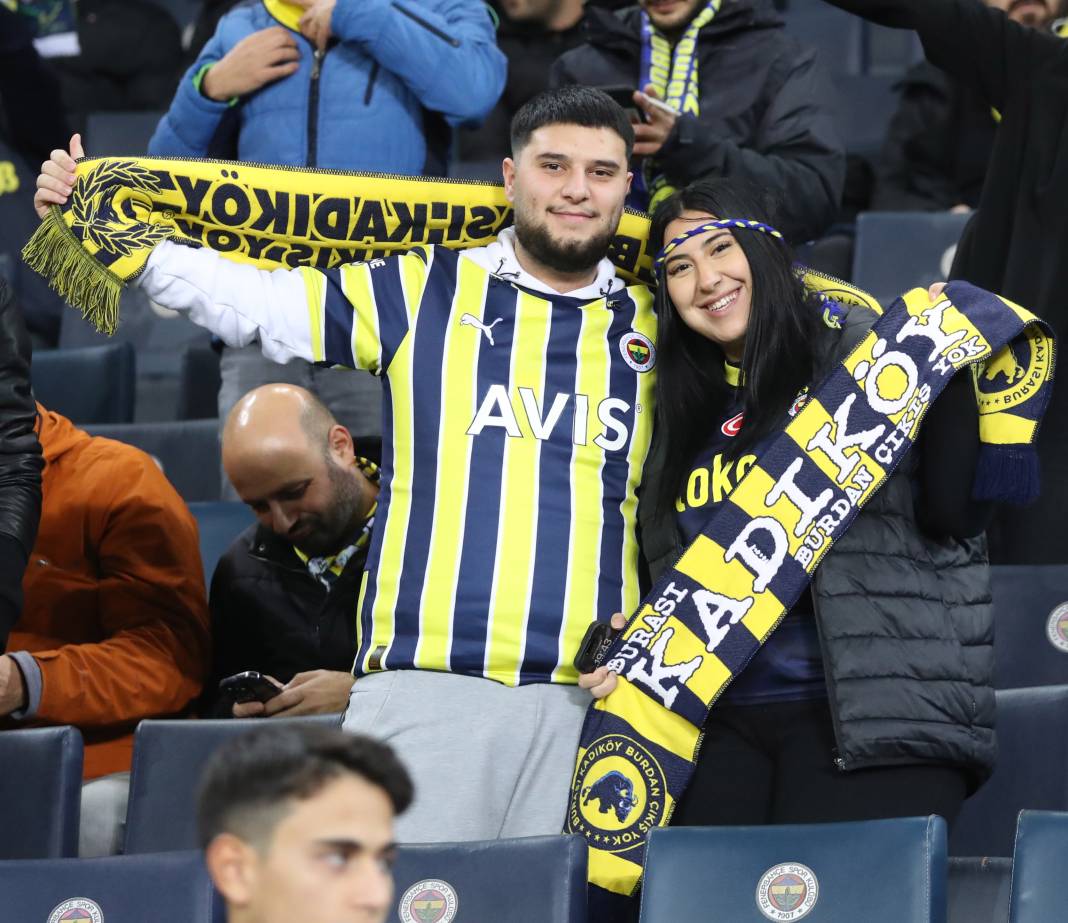 4 attı şampiyonluk şarkıları başladı. Fenerbahçe Sivasspor maçının müthiş fotoğrafları 22