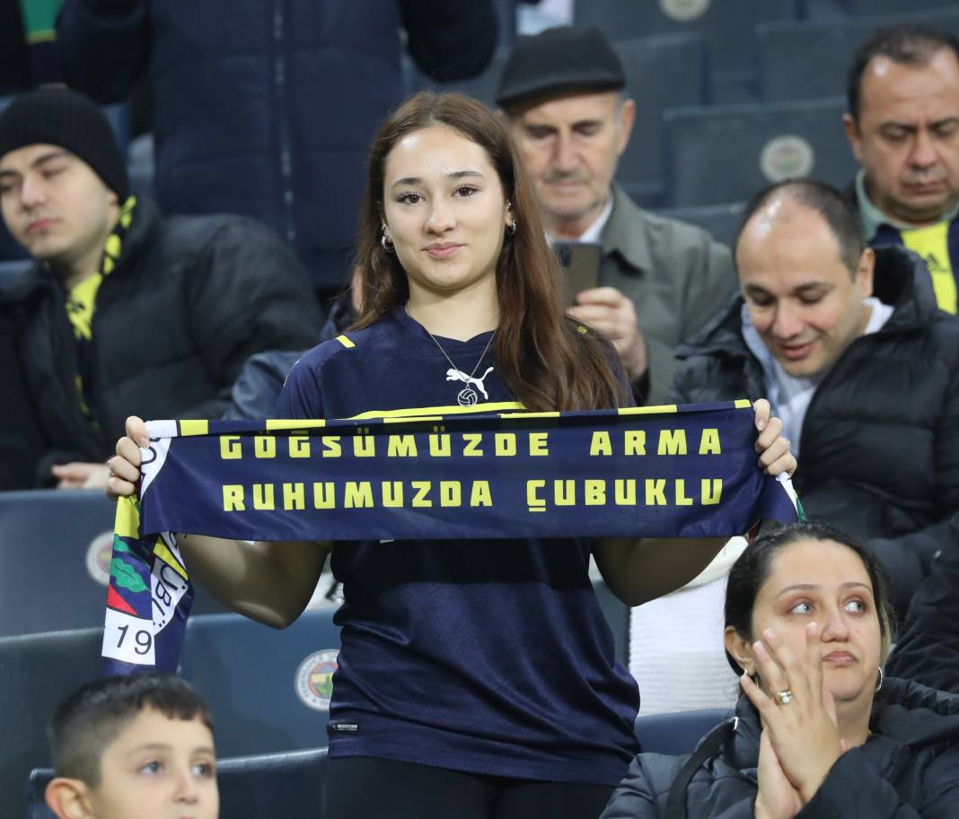 4 attı şampiyonluk şarkıları başladı. Fenerbahçe Sivasspor maçının müthiş fotoğrafları 19