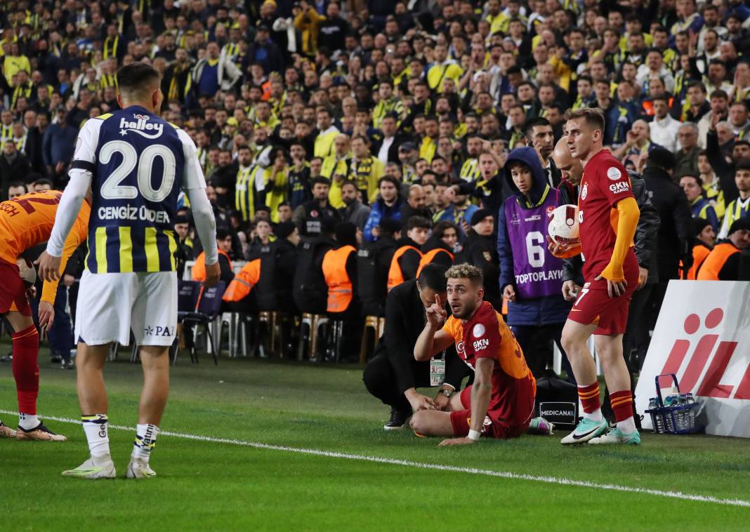 Fenerbahçe ve Galatasaray taraftarı şehitlerimizi unutmadı! Derbinin hiç bir yerde olmayan fotoğrafları 95