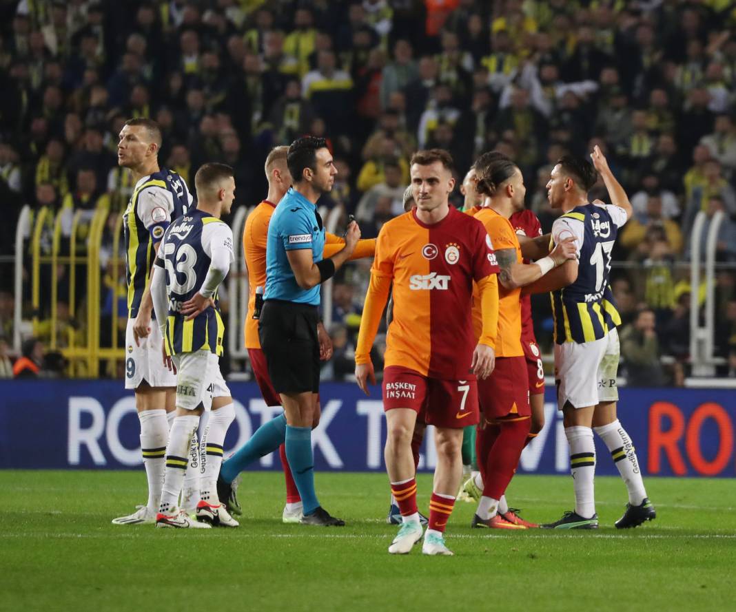 Fenerbahçe ve Galatasaray taraftarı şehitlerimizi unutmadı! Derbinin hiç bir yerde olmayan fotoğrafları 99