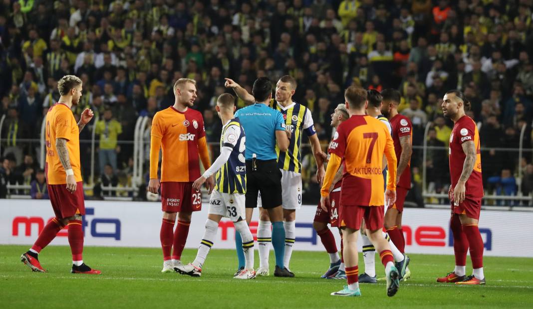 Fenerbahçe ve Galatasaray taraftarı şehitlerimizi unutmadı! Derbinin hiç bir yerde olmayan fotoğrafları 93