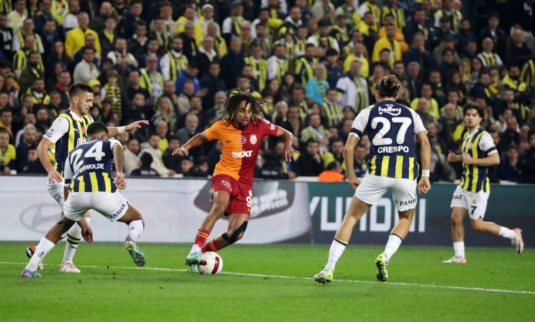 Fenerbahçe ve Galatasaray taraftarı şehitlerimizi unutmadı! Derbinin hiç bir yerde olmayan fotoğrafları 90