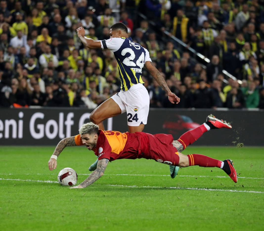 Fenerbahçe ve Galatasaray taraftarı şehitlerimizi unutmadı! Derbinin hiç bir yerde olmayan fotoğrafları 86