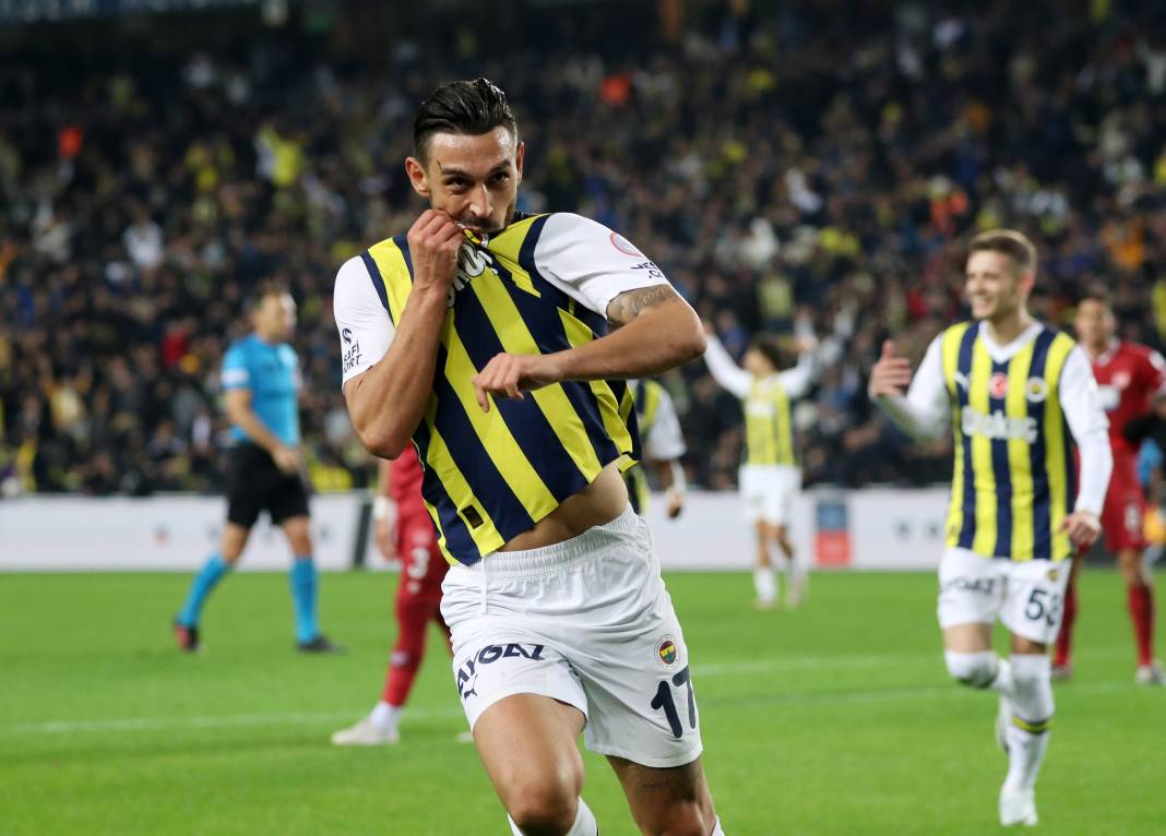 4 attı şampiyonluk şarkıları başladı. Fenerbahçe Sivasspor maçının müthiş fotoğrafları 75