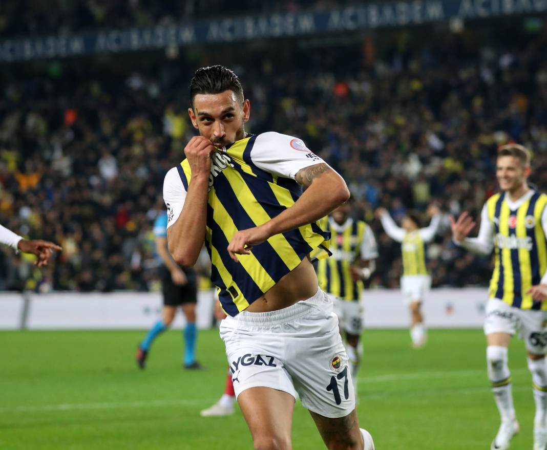 4 attı şampiyonluk şarkıları başladı. Fenerbahçe Sivasspor maçının müthiş fotoğrafları 73