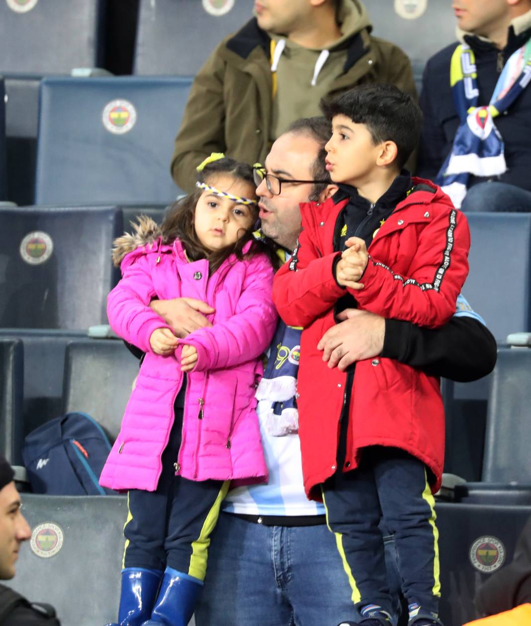 4 attı şampiyonluk şarkıları başladı. Fenerbahçe Sivasspor maçının müthiş fotoğrafları 106