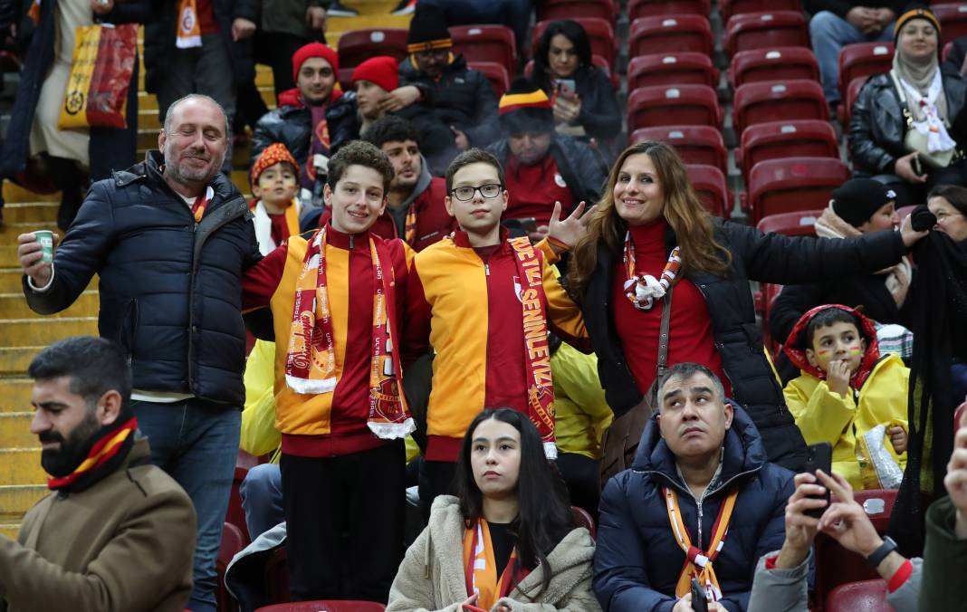 Galatasaray Adana Demirspor'u işte böyle yendi. Fotoğraflardaki inanılmaz ayrıntılar 48
