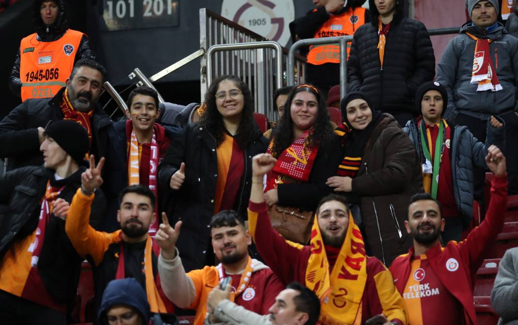 Galatasaray Adana Demirspor'u işte böyle yendi. Fotoğraflardaki inanılmaz ayrıntılar 44